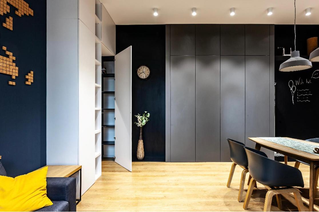 Apartments "Під Дубом"- "Under The Oak" ลวีฟ ภายนอก รูปภาพ