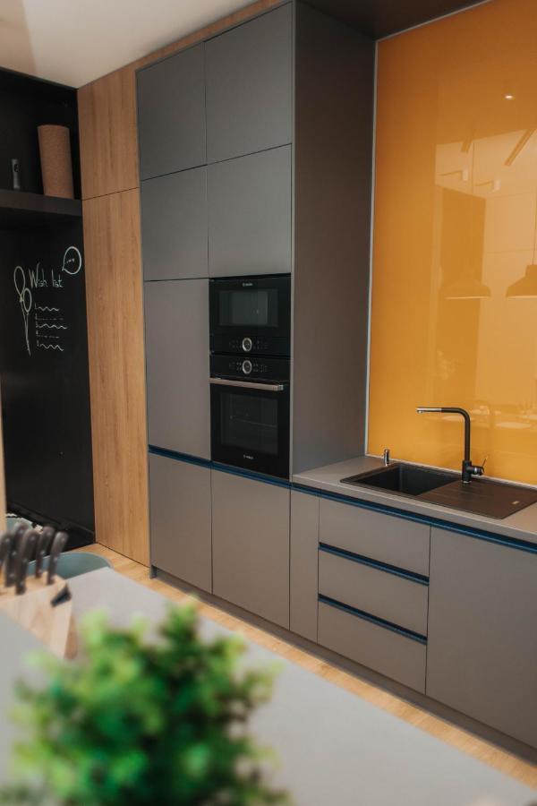 Apartments "Під Дубом"- "Under The Oak" ลวีฟ ภายนอก รูปภาพ